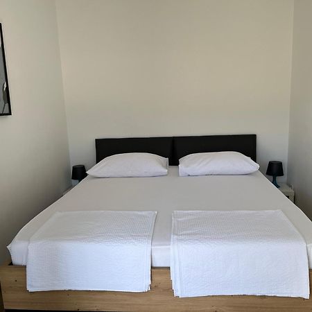Apartmani Mlinar - One Bedroom Apartment With Seaview Grebastica Exterior photo