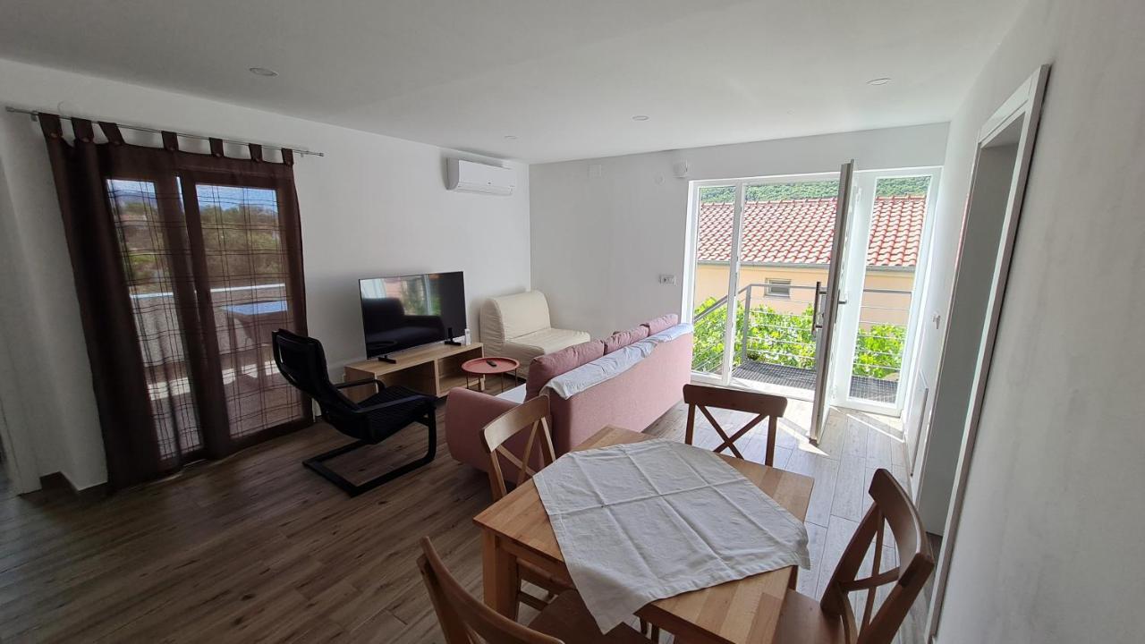 Apartmani Mlinar - One Bedroom Apartment With Seaview Grebastica Exterior photo