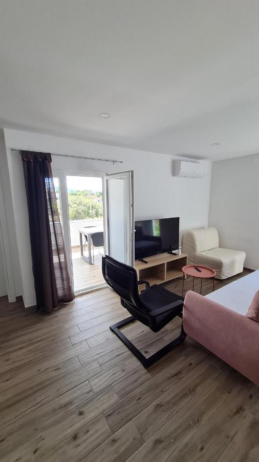 Apartmani Mlinar - One Bedroom Apartment With Seaview Grebastica Exterior photo