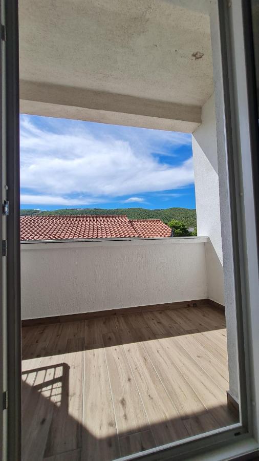 Apartmani Mlinar - One Bedroom Apartment With Seaview Grebastica Exterior photo