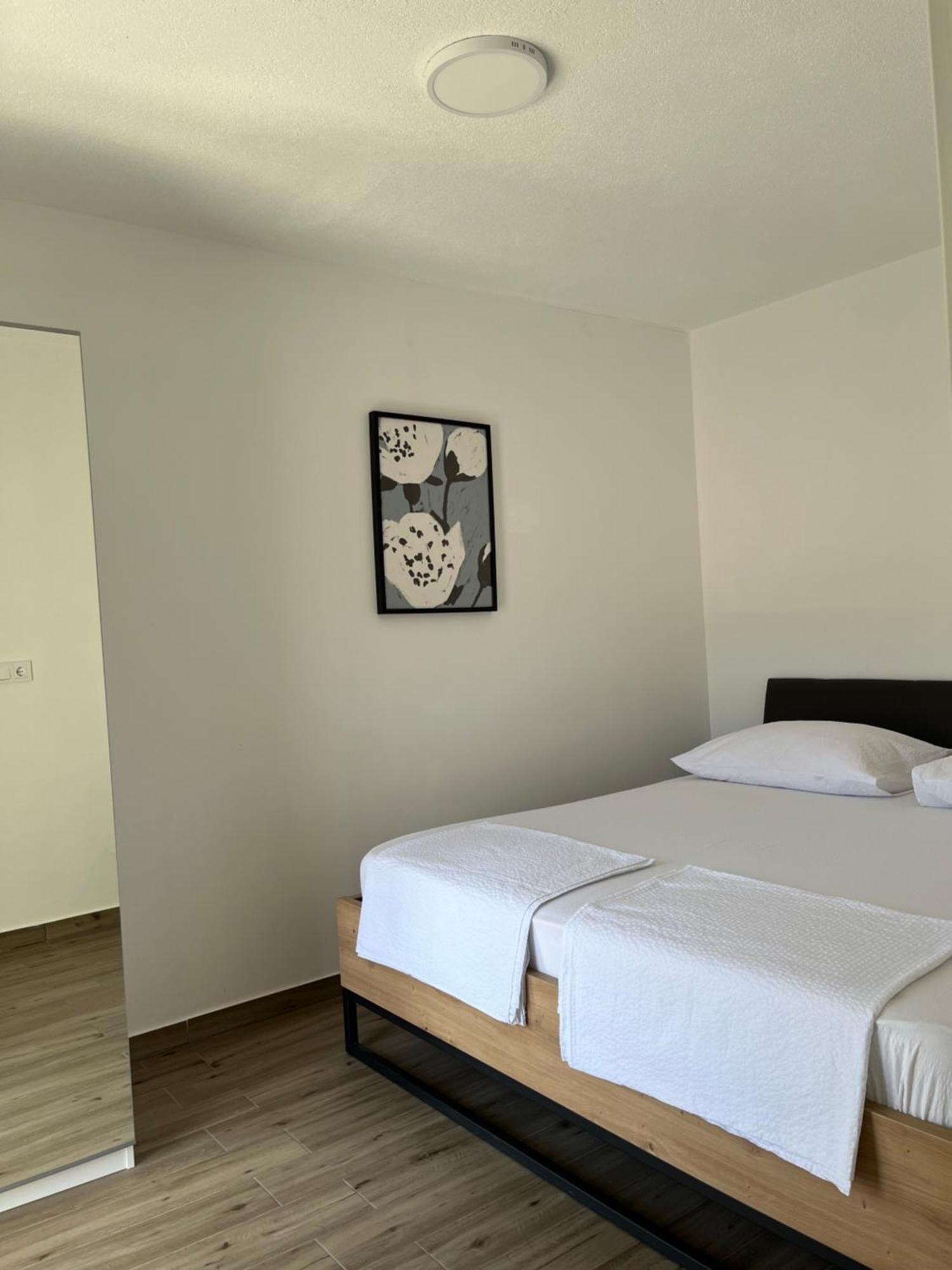 Apartmani Mlinar - One Bedroom Apartment With Seaview Grebastica Exterior photo